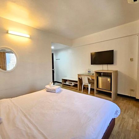 Crown Bts Nana Hotel Bangkok Zewnętrze zdjęcie