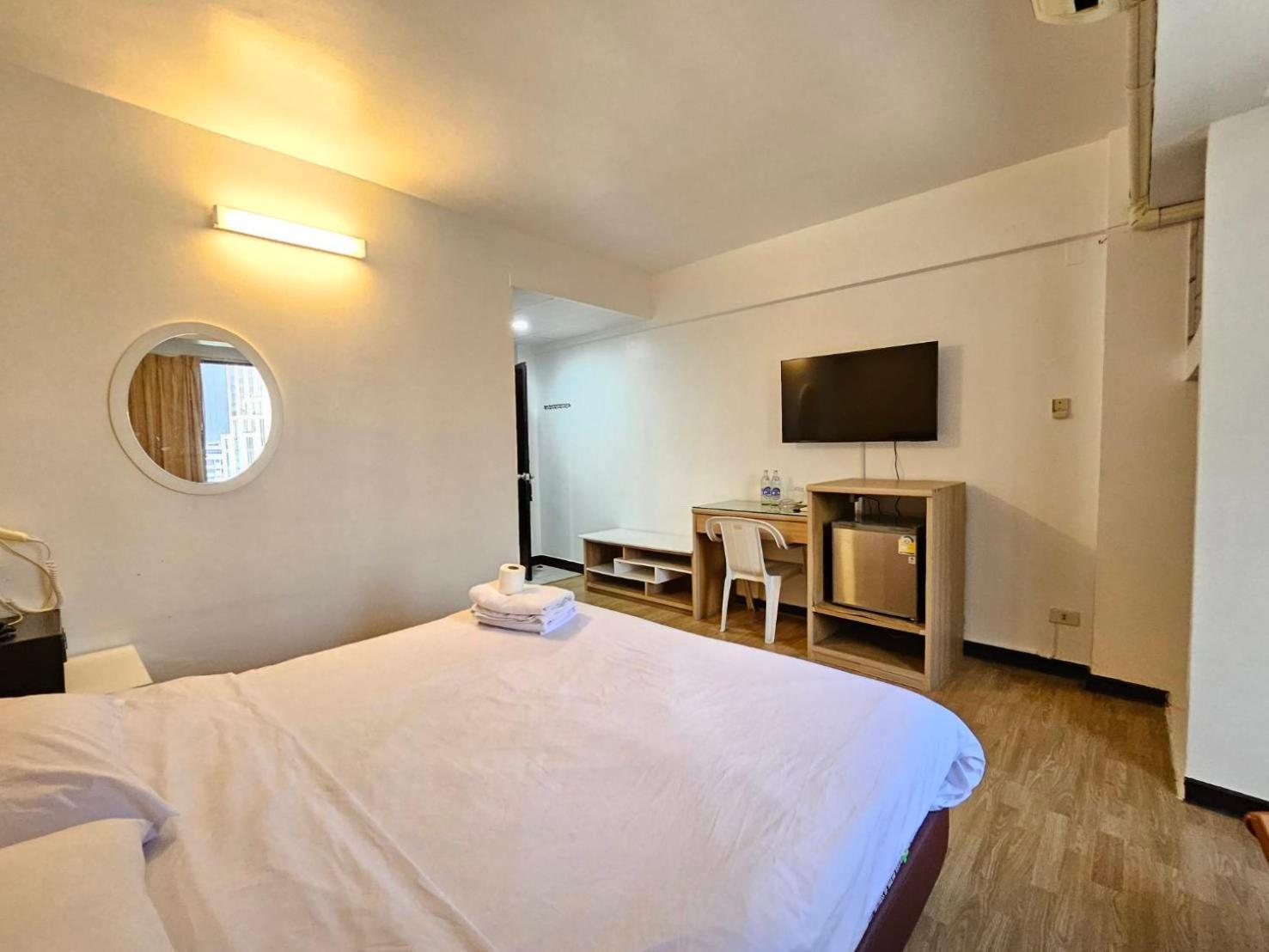Crown Bts Nana Hotel Bangkok Zewnętrze zdjęcie