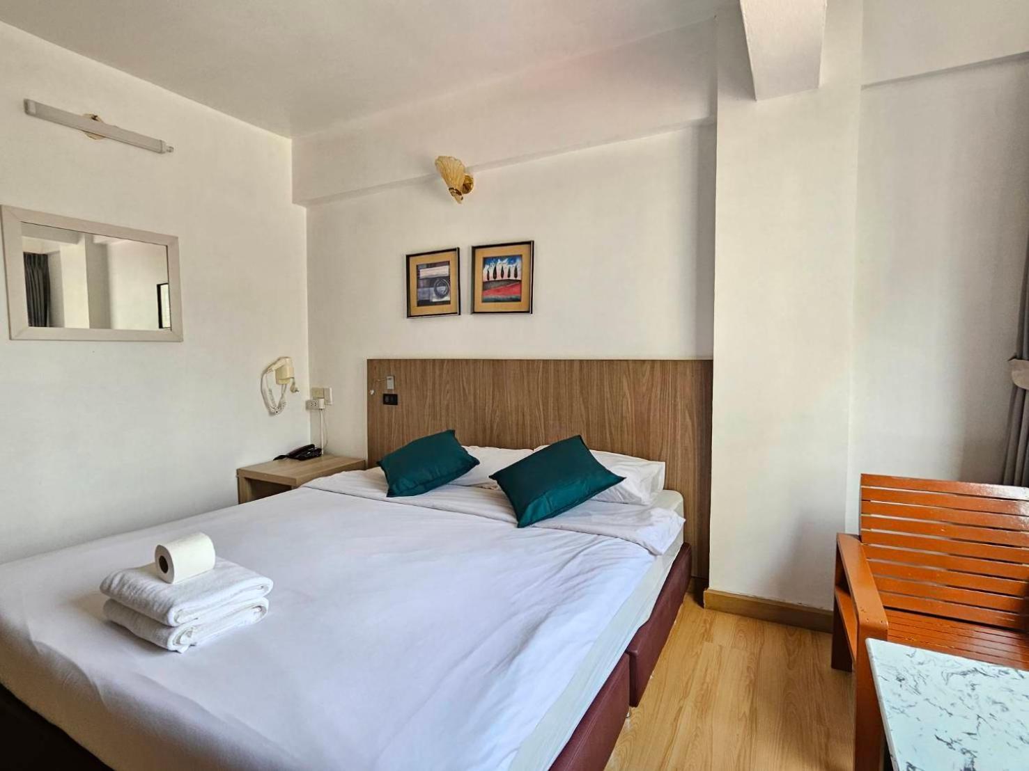Crown Bts Nana Hotel Bangkok Zewnętrze zdjęcie