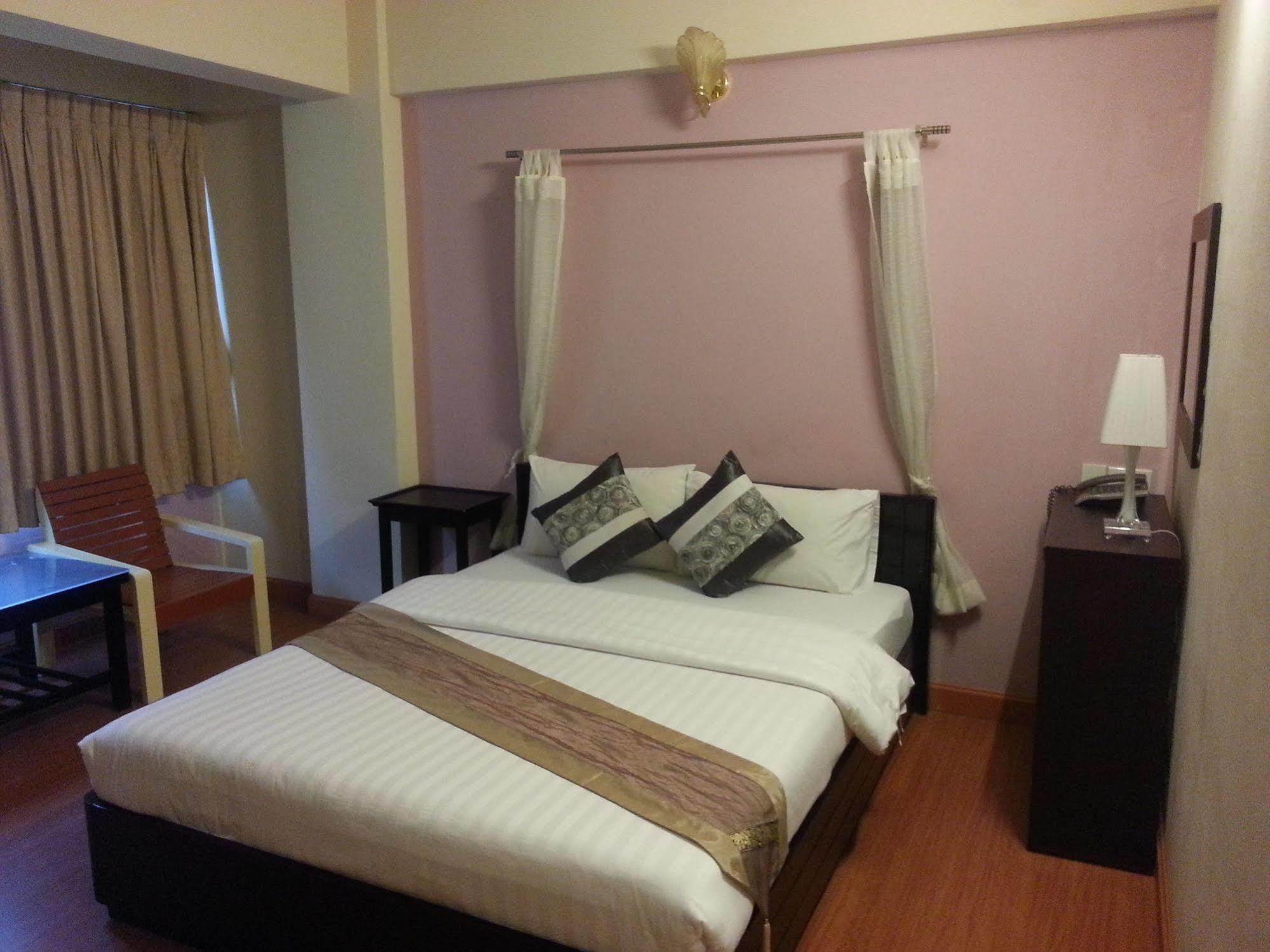 Crown Bts Nana Hotel Bangkok Zewnętrze zdjęcie