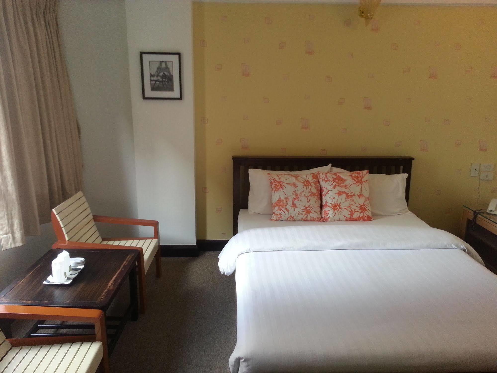 Crown Bts Nana Hotel Bangkok Zewnętrze zdjęcie