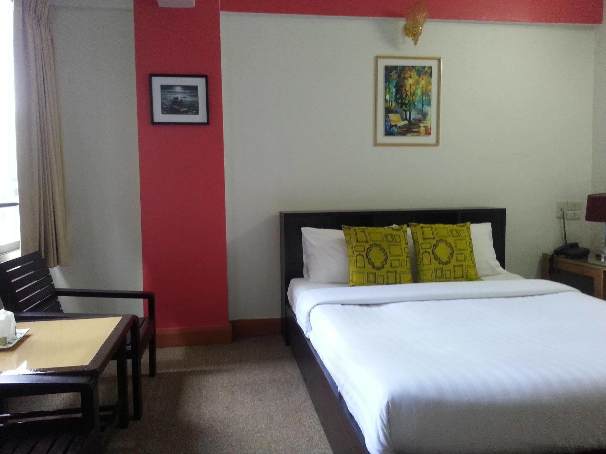 Crown Bts Nana Hotel Bangkok Zewnętrze zdjęcie
